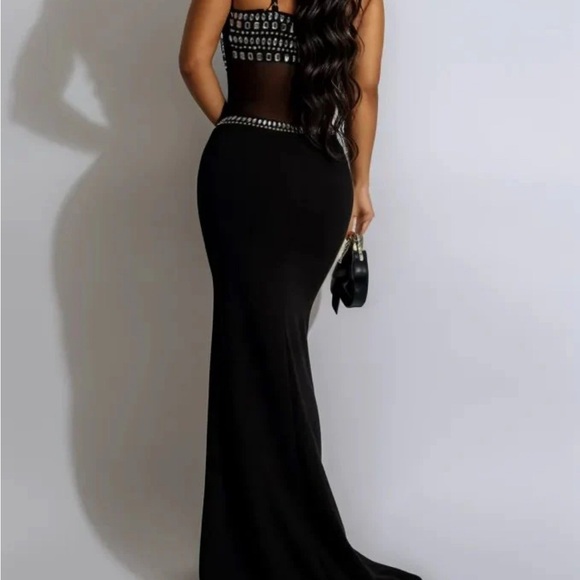 Elegant Black Evening Dress - Picture 2 of 3